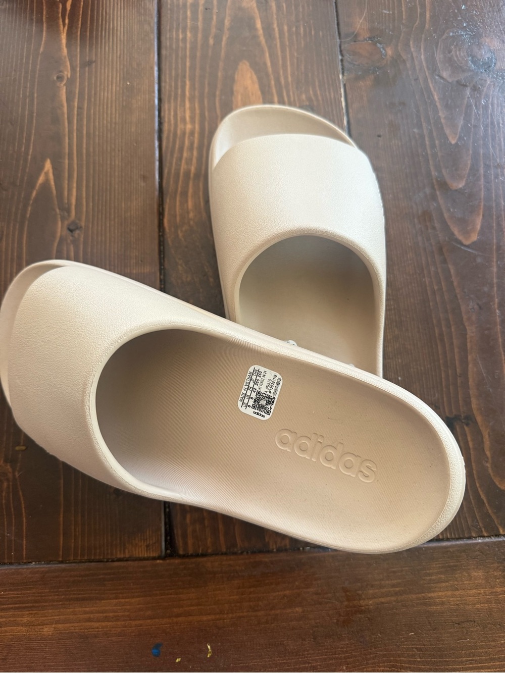 adidas Adilette Slides – Size 9 – New